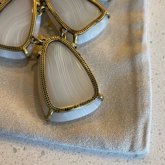 Kendra Scott Harlow in White Banded Agate - Picture 4 of 5